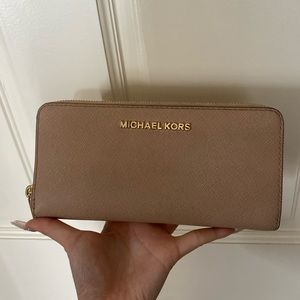 Micheal Kors Nude Wallet